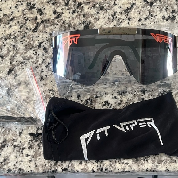 New Pit Viper Sunglasses with Black and Red Accents Green ONe Size - Picture 1 of 4